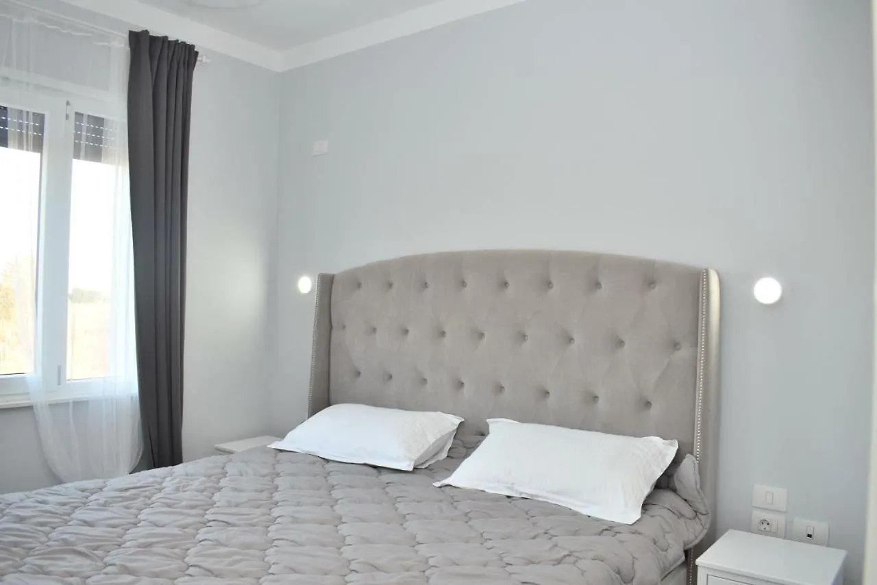 Wide Beach Apartment - 236 Durres 0*,