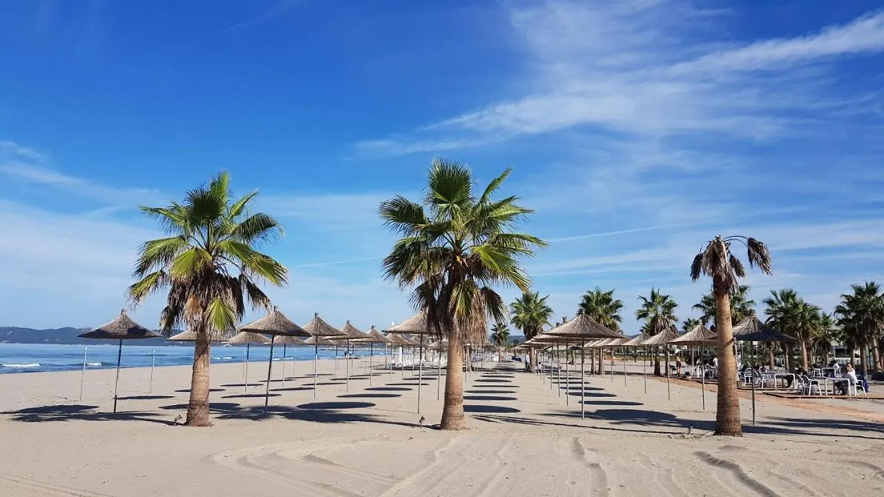 Wide Beach Apartment - 236 Durres 0*,