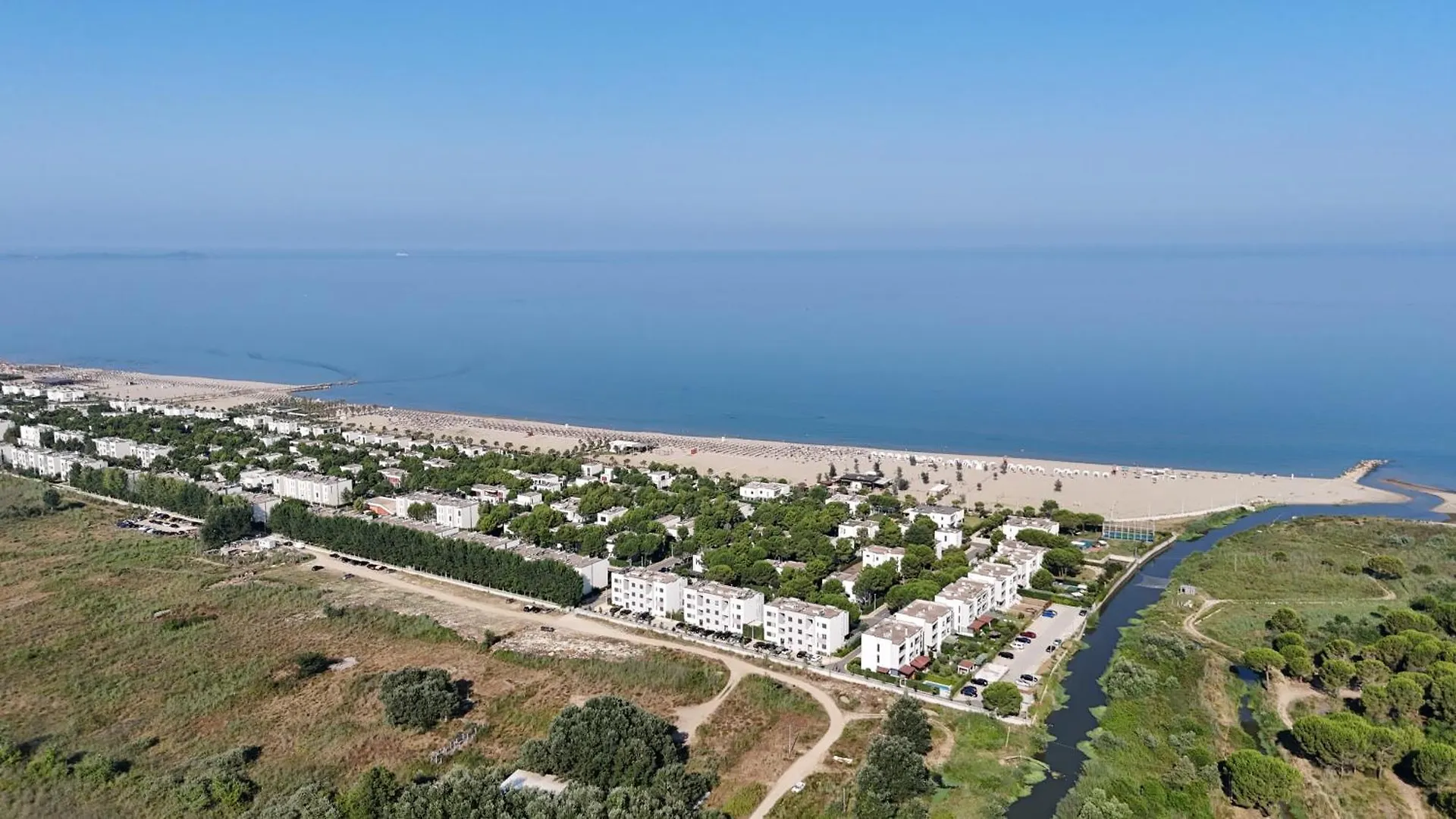 Wide Beach Apartment - 236 Durres 0*,  Albania