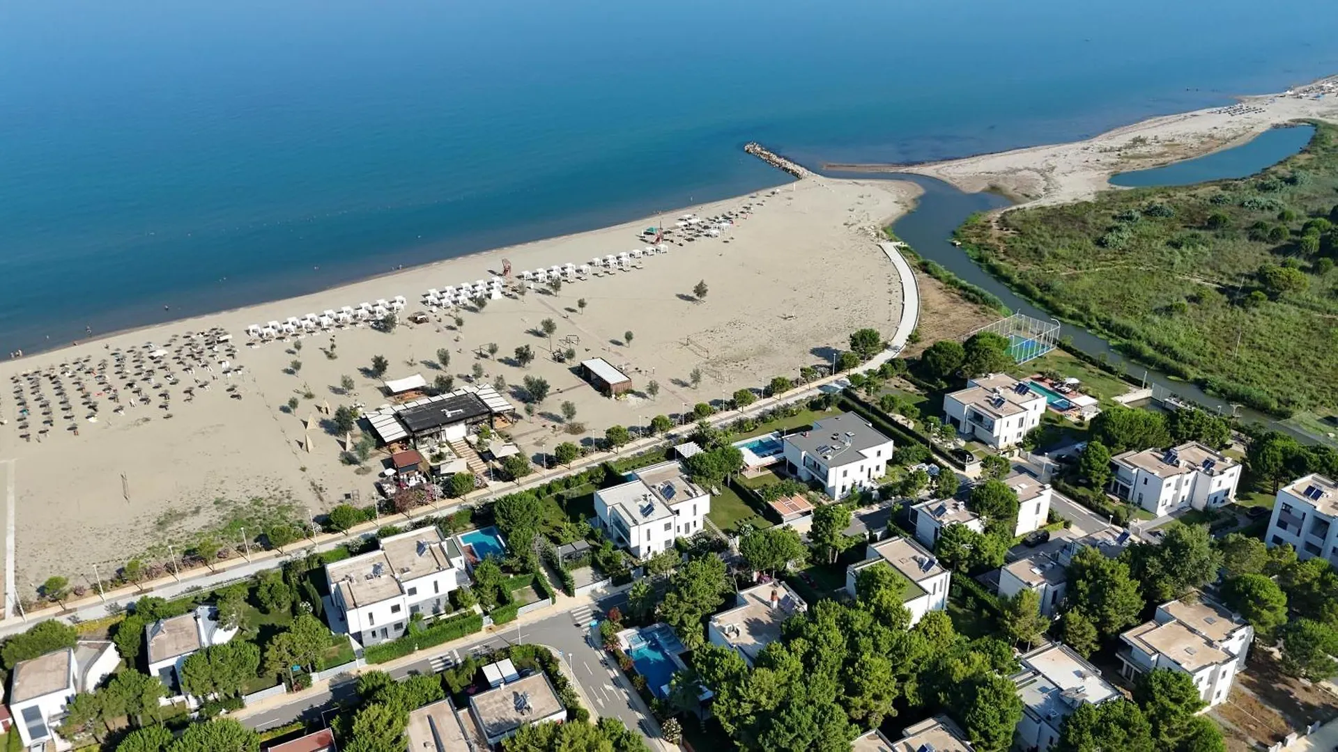 Wide Beach Apartment - 236 Durres